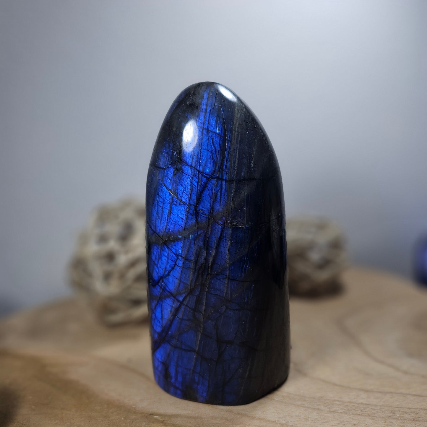 Galet et bloc de Labradorite