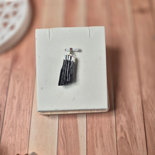 Tourmaline noire : ce qu'elle fait vraiment (et le mythe qu'on répète tous)