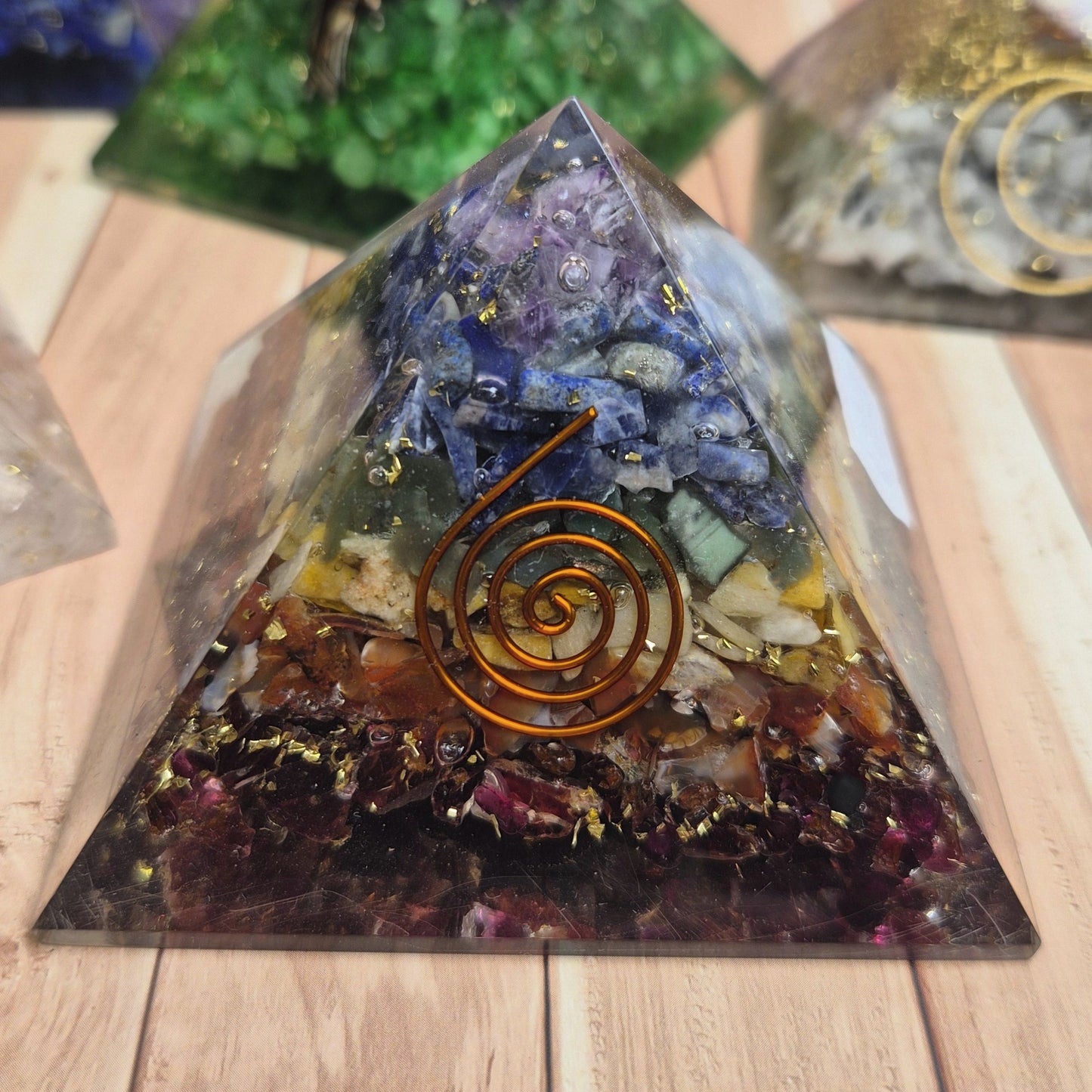 Orgonite Améthyste Quartz Rose Lapis Lazuli Pierre de Lune 7 chakras Péridot