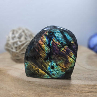 Galet et bloc de Labradorite