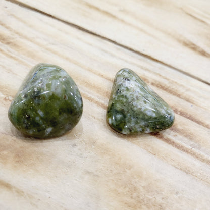 Pierre roulée Epidote